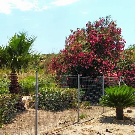 בית נופש Mareliva Retreat Trinisia